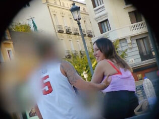 Gordita pillada en las calles de Madrid quiere sexo